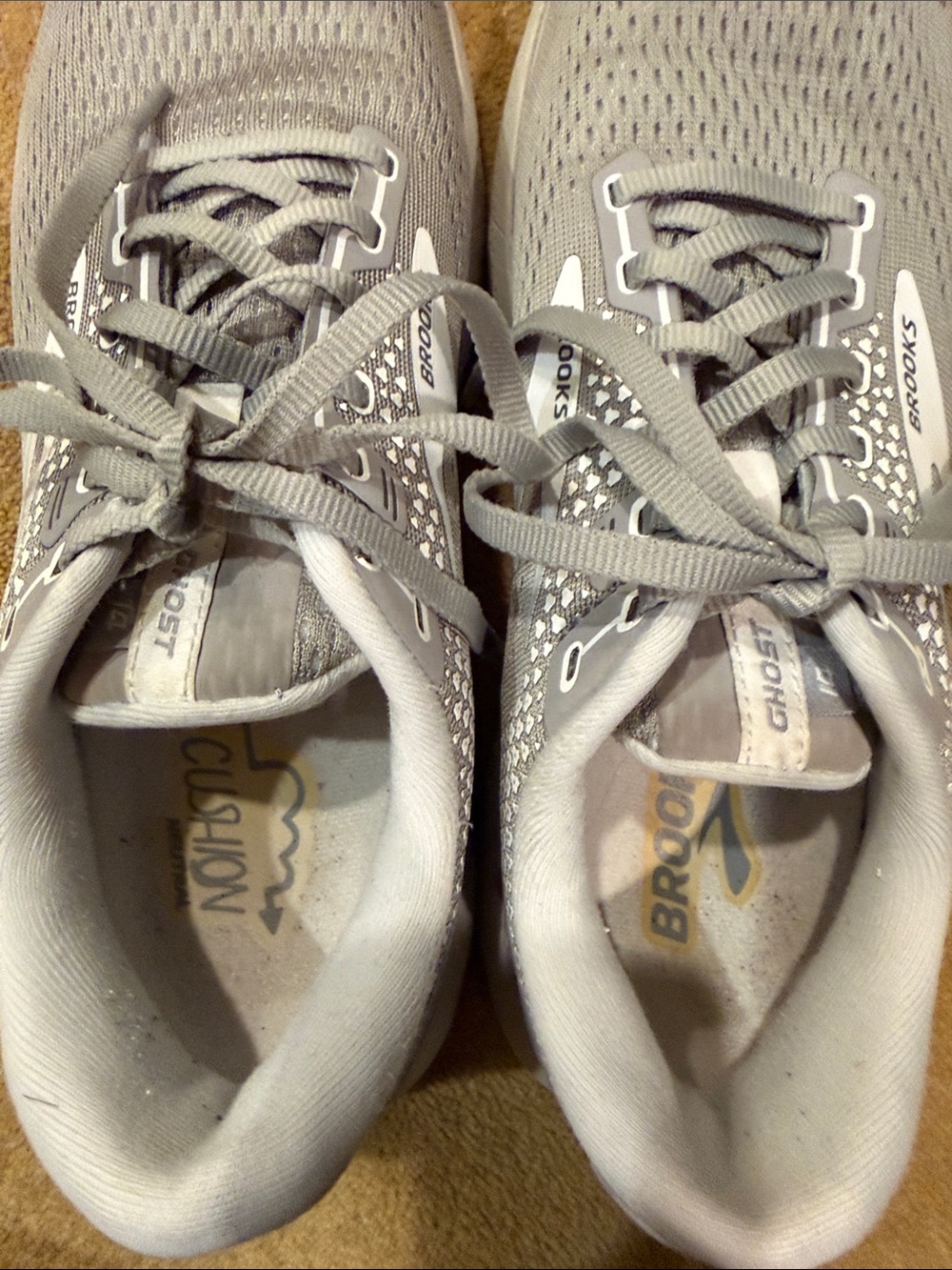 BROOKS GHOST 14 GRAY AND WHITE ATHLETIC SHOES  SIZE 10.5 - Picture 5 of 10